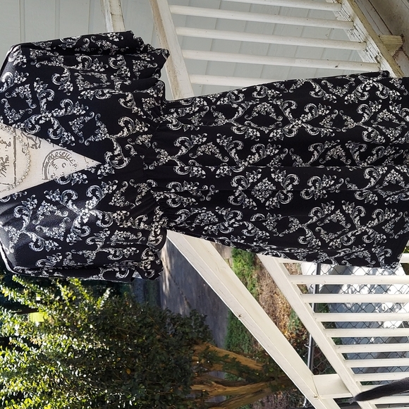 WHBM Medium size top with loose short sleeves - Picture 1 of 5